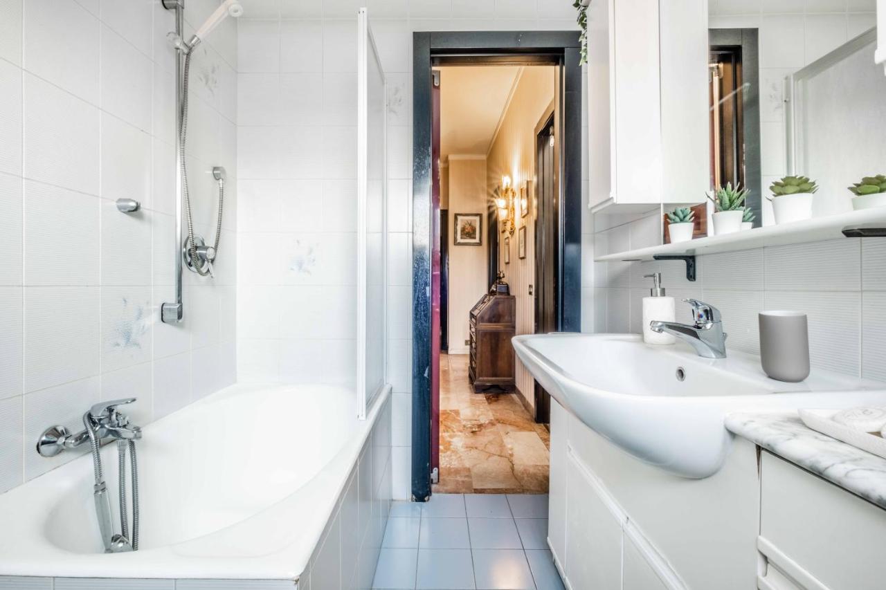 Morgantini House San Siro-Duomo "Netflix & Terrace" Apartment Milan Bagian luar foto